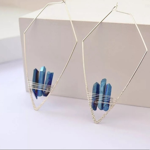 Bohemian Quartz Crystal Elegant Wire Hoop Earring - Picture 5 of 16